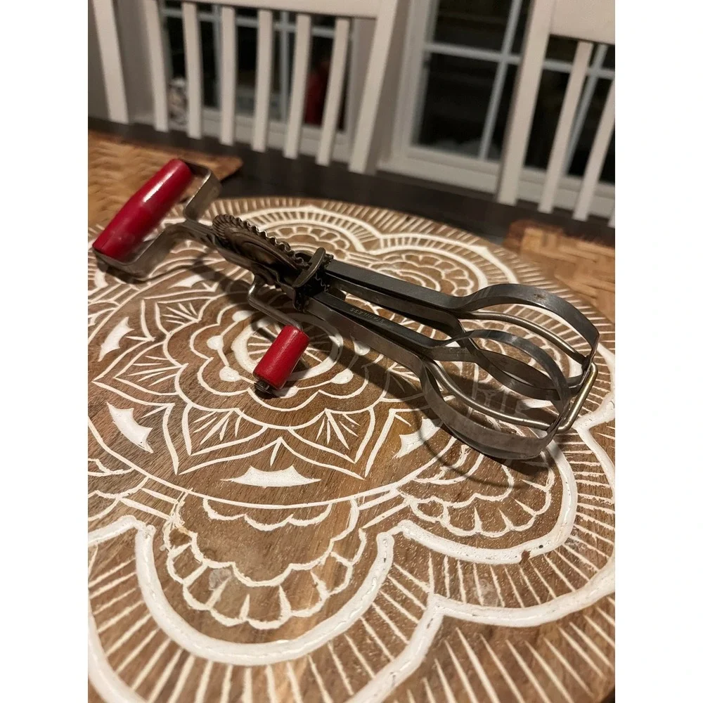 Vintage TAP-L-FO Hand Egg Beater Mixer – Red Handle
